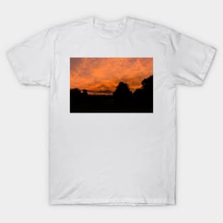 Morning dawn in the country T-Shirt